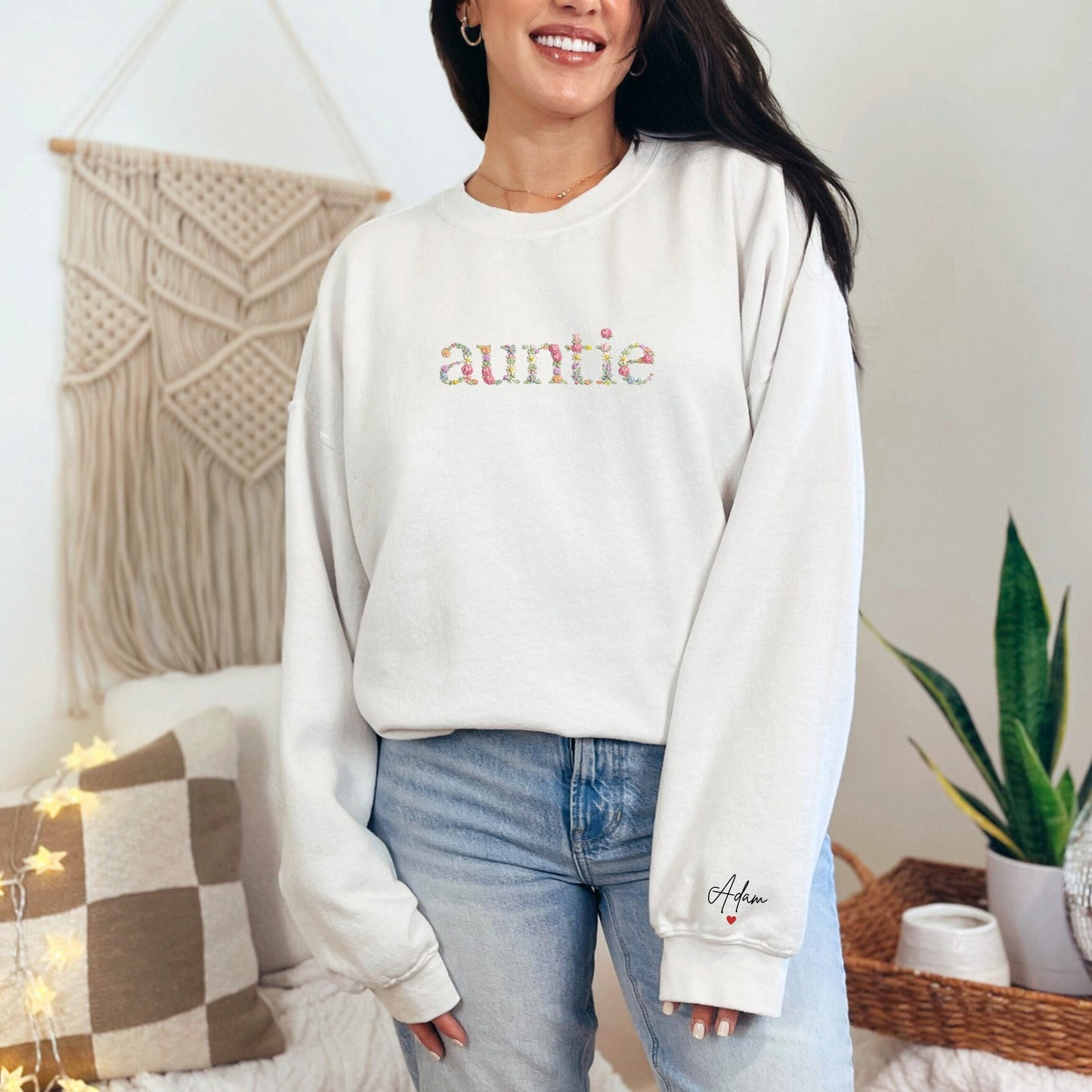 Auntie Sweatshirt, Floral Auntie Sweatshirt, Gift for Aunt, Aunt Sweatshirt, New Aunt Gift, Embroidered Floral Sweatshirt, Aunt Gift