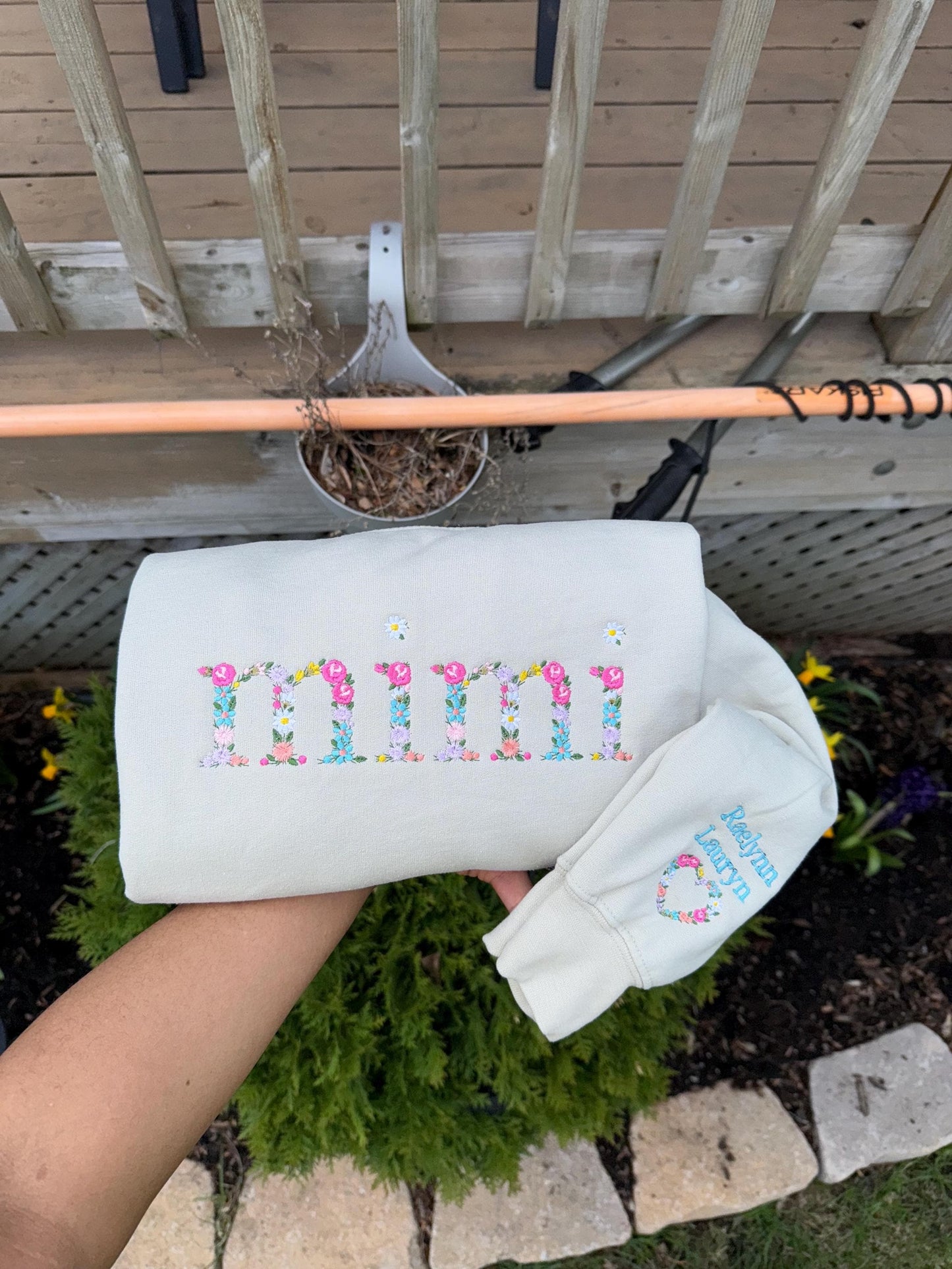 Mimi Sweatshirt, Floral Mimi Sweatshirt, Gift for Grandma, Mimi Sweatshirt, New Mimi Gift, Embroidered Floral Sweatshirt, Mimi Gift