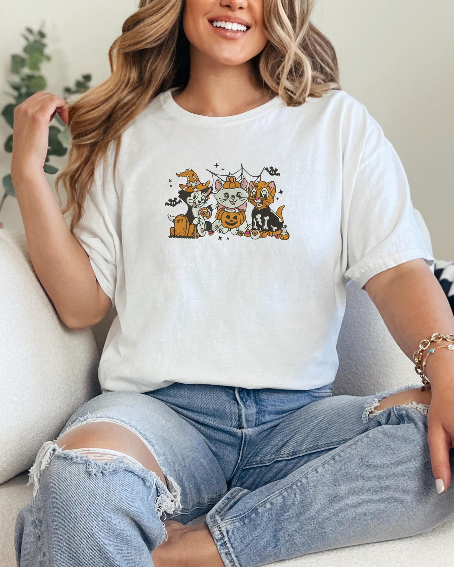 Embroidered Cat Halloween Sweatshirt, Halloween Gifts, Gift for Her, Cat Mom Sweatshirt,Halloween Cute Gift, Gift for Daughter, Halloween